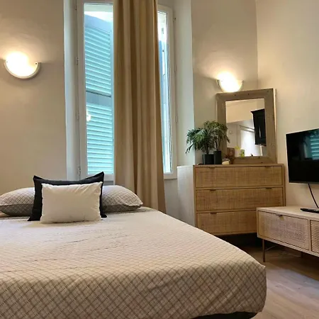 Dans Le Vieil 昂蒂布