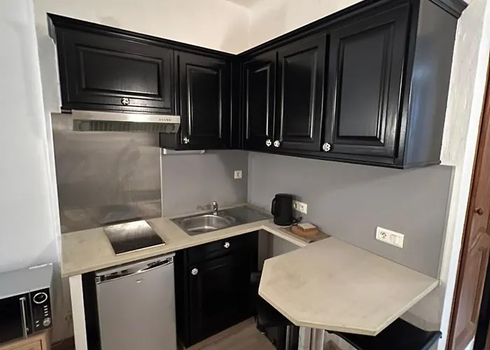 Dans Le Vieil * Antibes